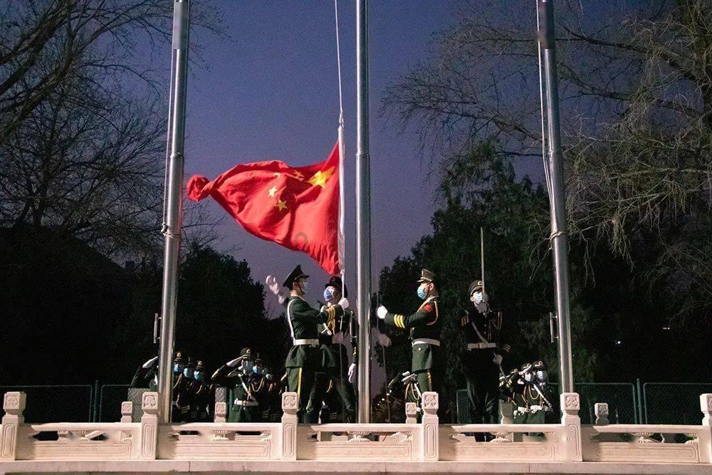 我在餐馆上班，客人来吃饭，我说，你吃什么，有回锅肉这些，他说，你不会说的别的菜吗？一推荐就是回锅肉